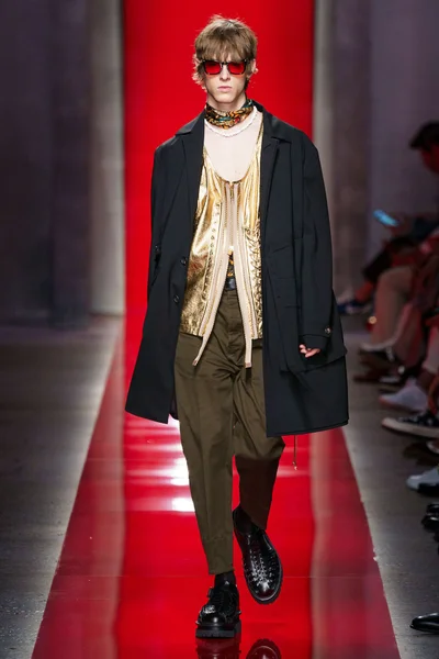 Look 27